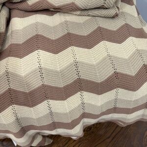 NWT ADV Decor Set of two throws 100% cotton size 50x60